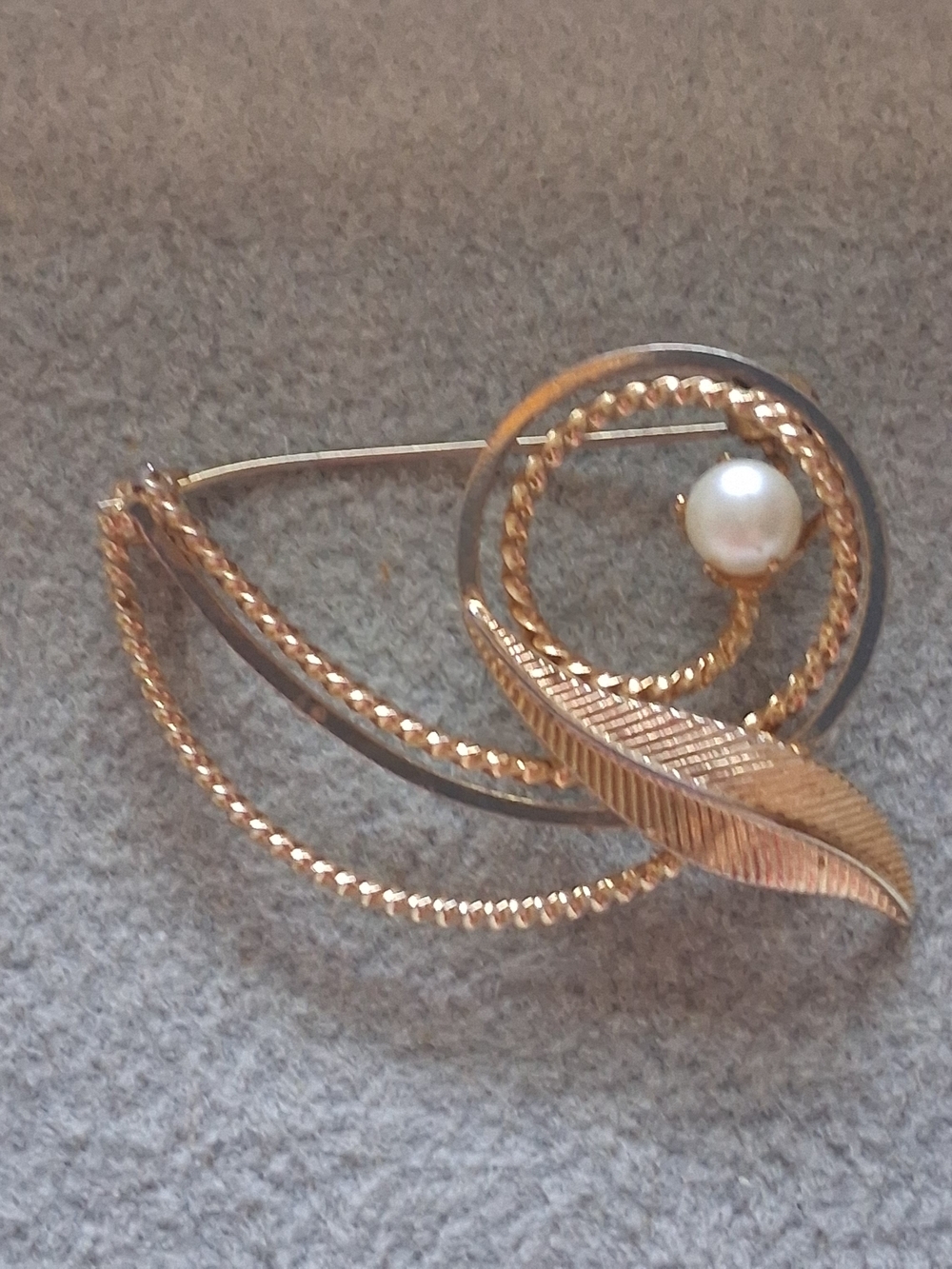 Gold-Tone Leaf & Pearl Spiral Brooch - Elegant Women’s Jewelry